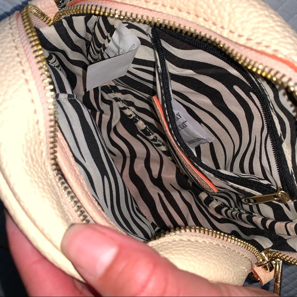 GWP - Steve Madden cross body purse 👜 - Picture 8 of 9